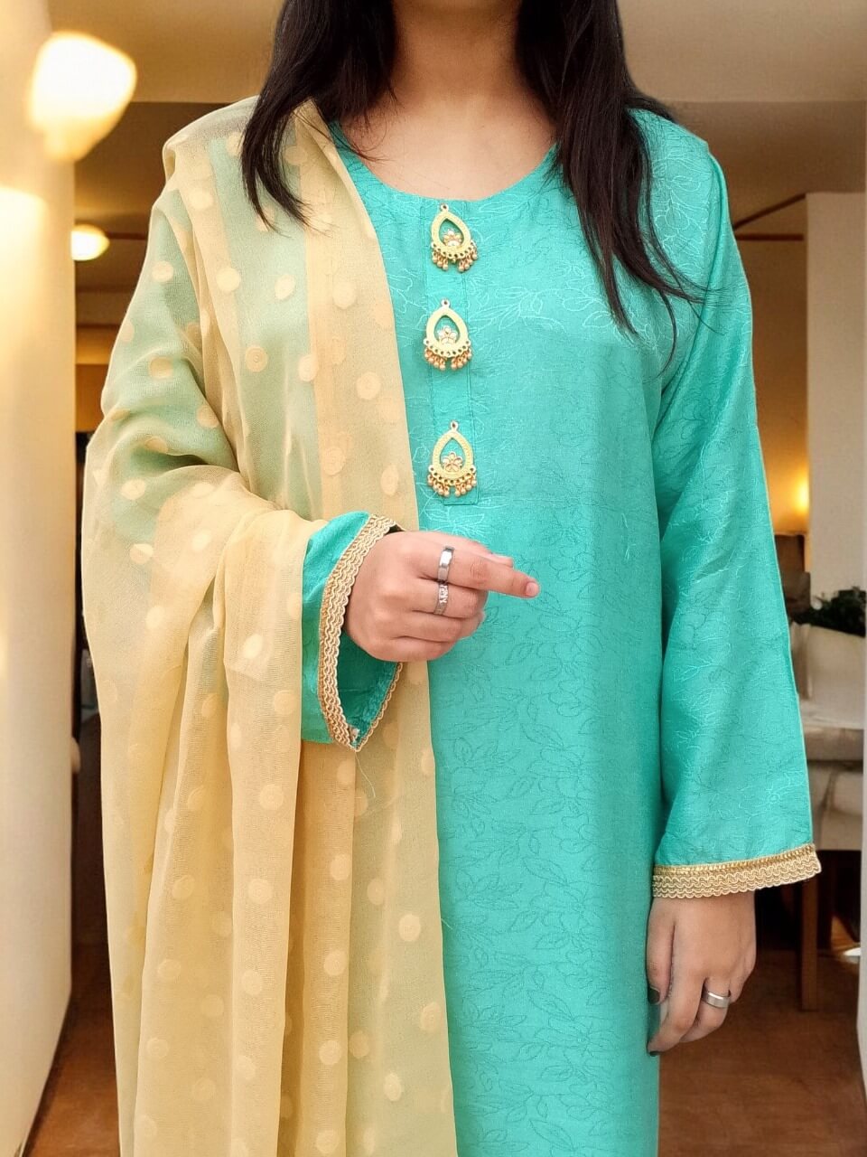 Viscose Linen 3-Piece Suit with Brosha Dupatta – Elegant Women's Outfit for All Seasons