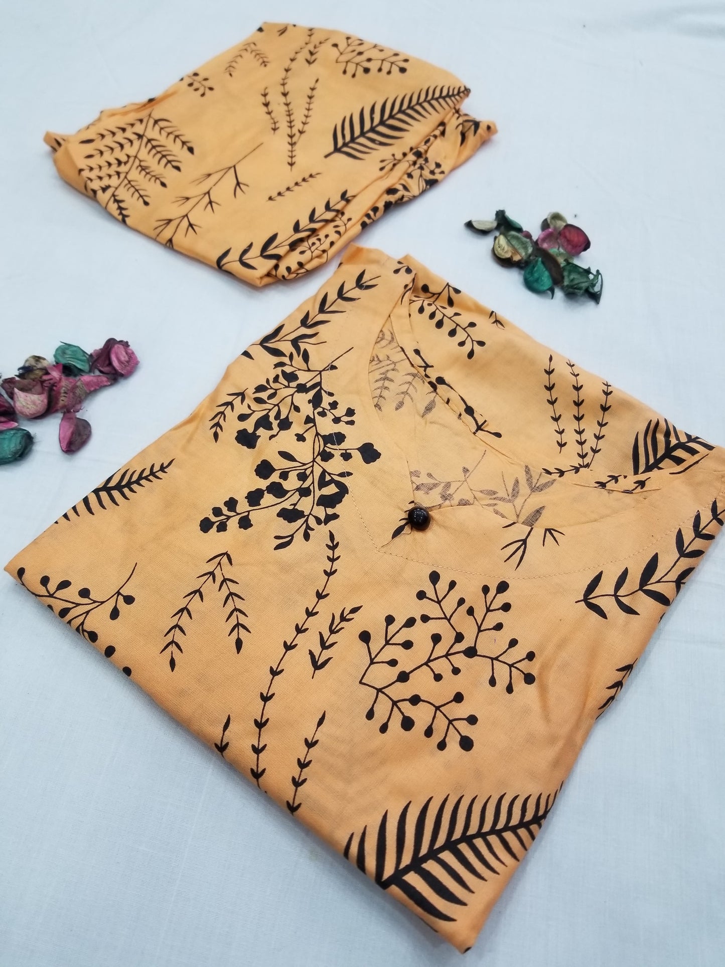 Petal Design Summer Linen Suit – Trendy & Lightweight (Peach)